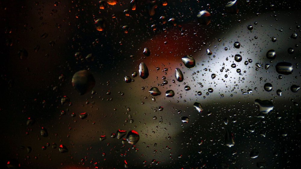 Капли дождя