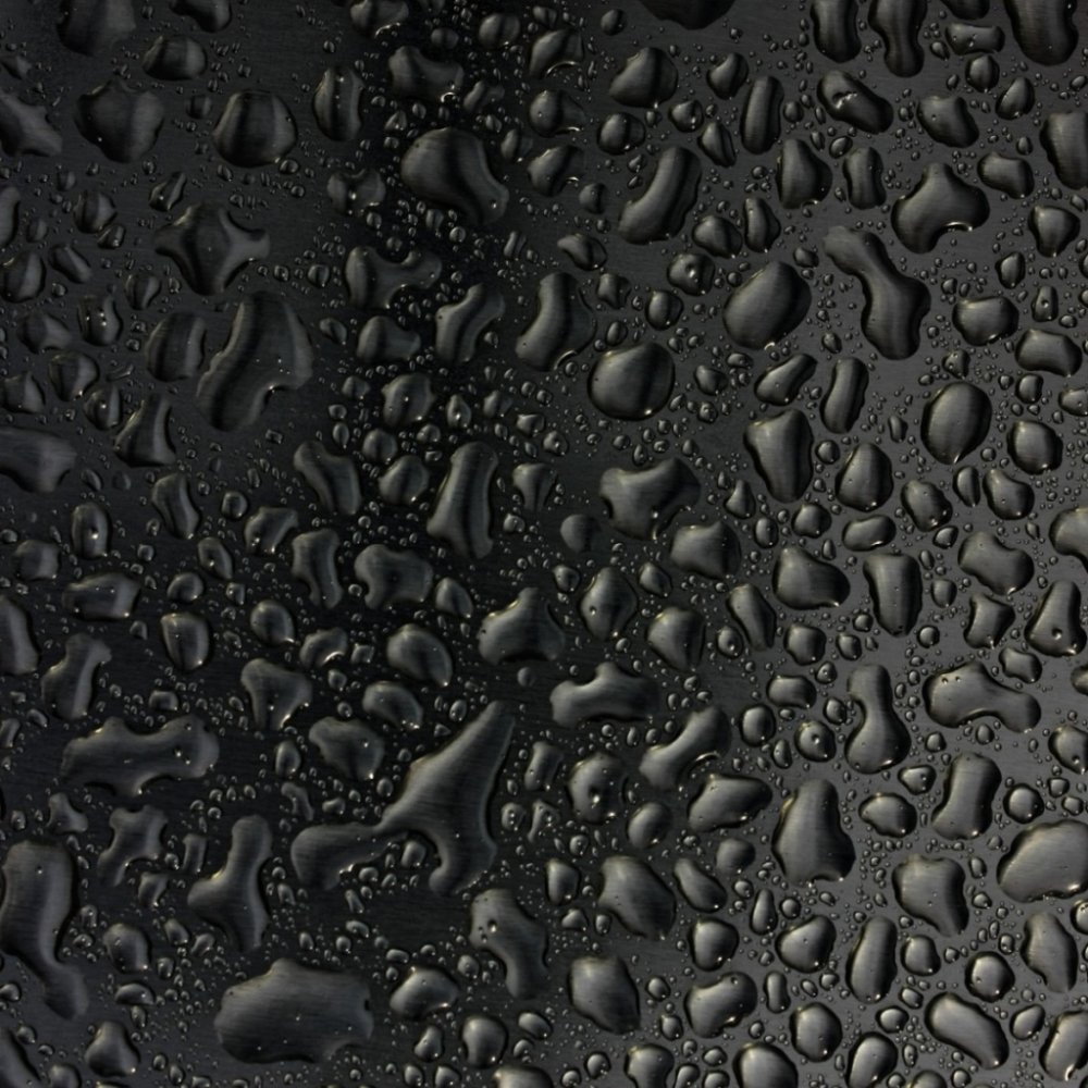 Капли на черном фоне