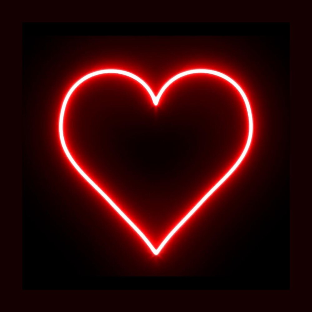 Красное неоновое сердце