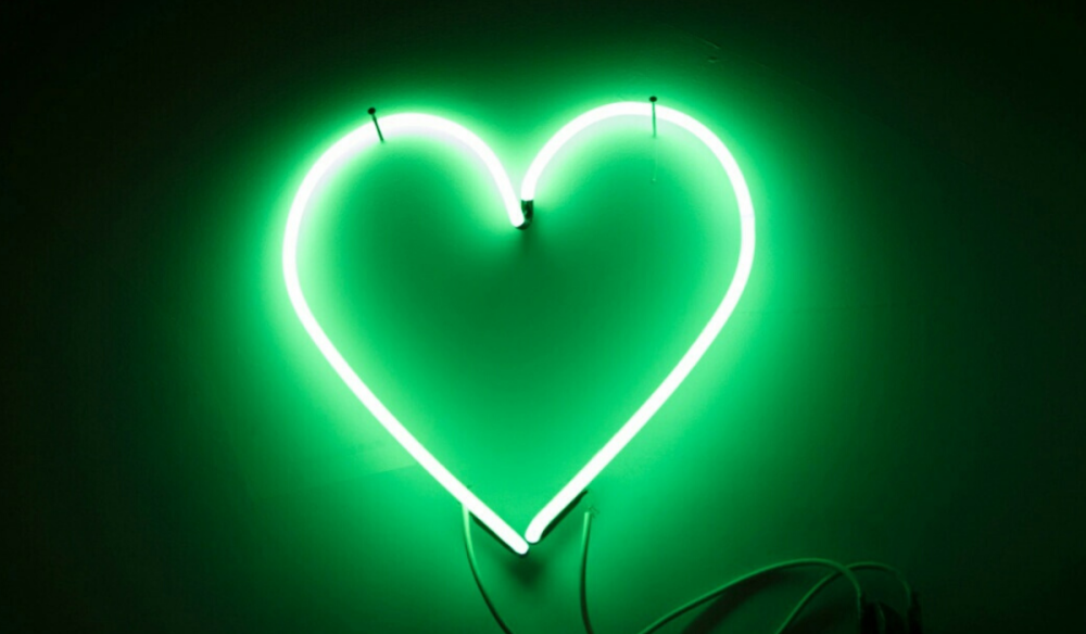 Неоновое сердце