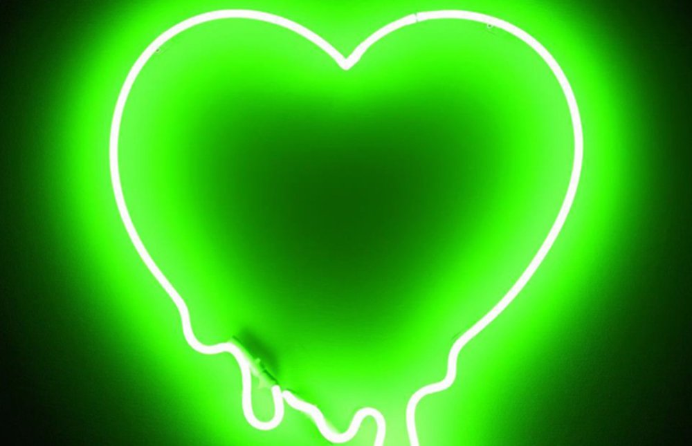 Зеленое неоновое сердце