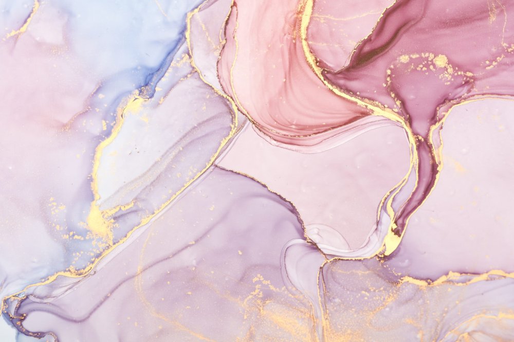 Розовый мрамор с золотыми прожилками