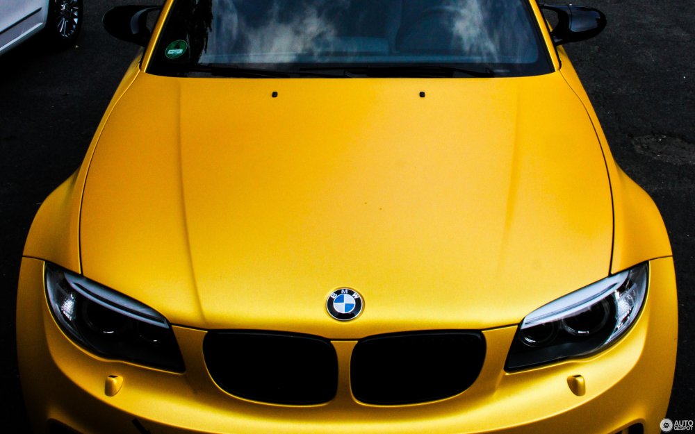 Серая машина желтая крыша