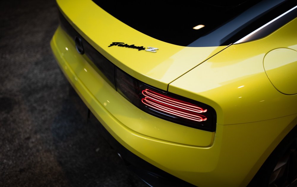 Полка желтая автомобиль