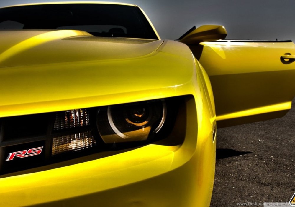 Желтый автомобиль