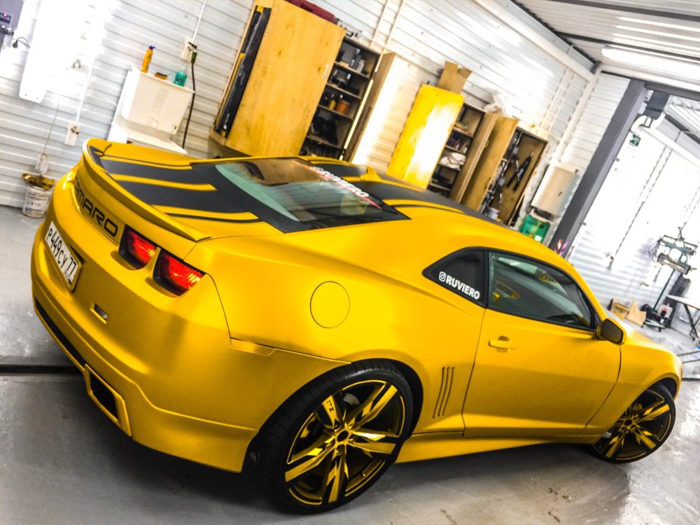 Шевроле Камаро Золотая