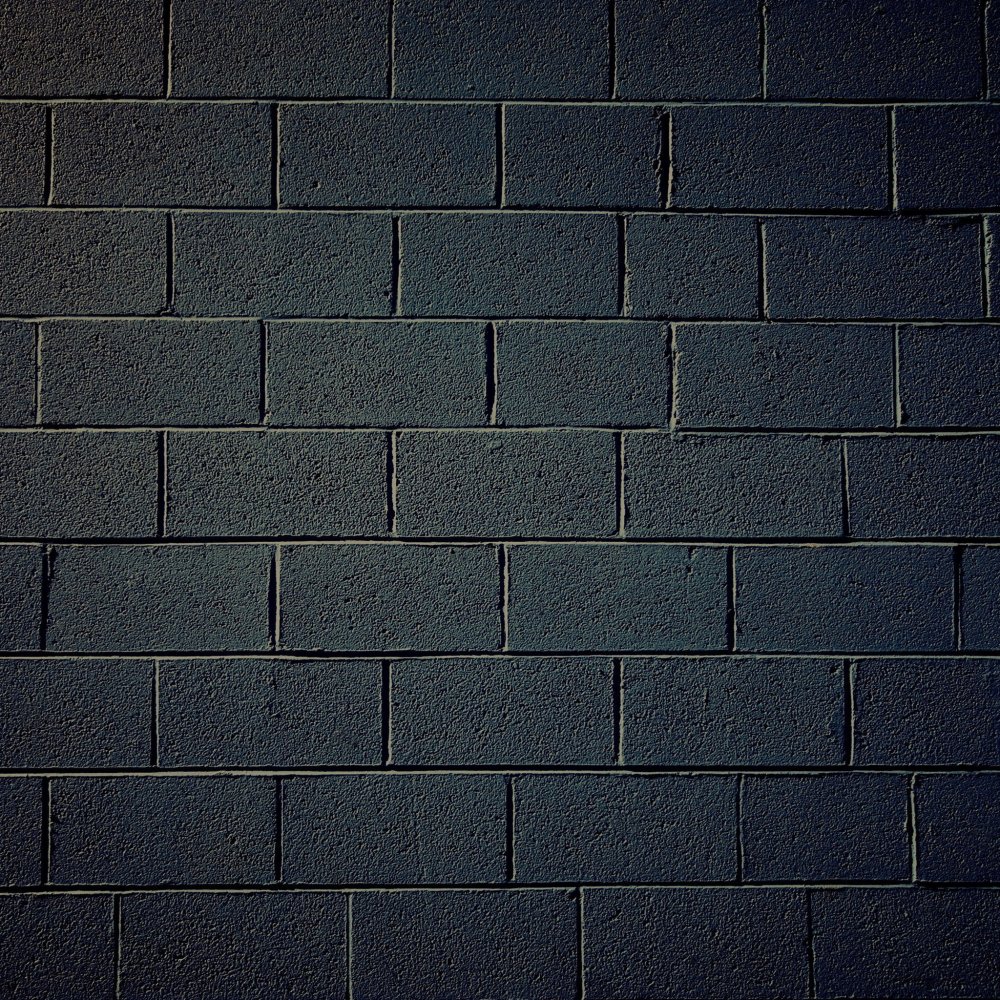 Темная стена