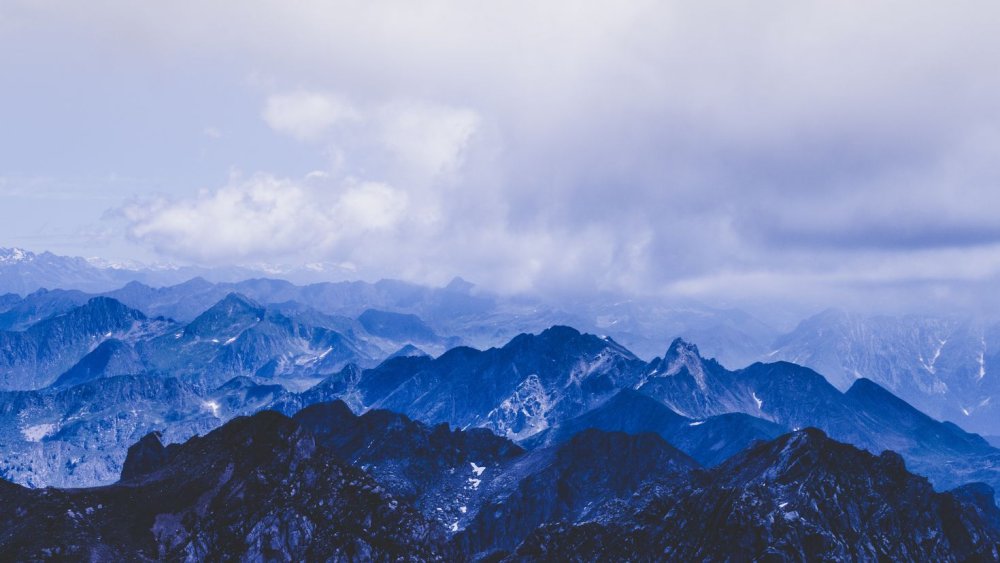 Вершина синих гор