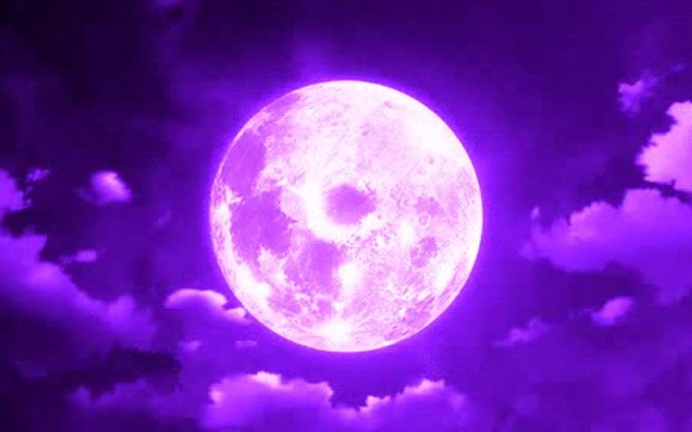 Фиолетовое небо с луной