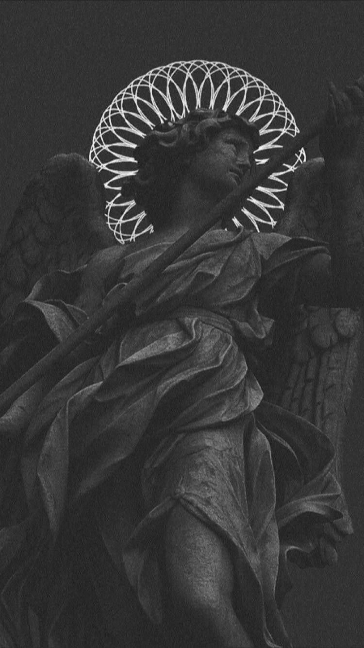 Скульптура на черном фоне