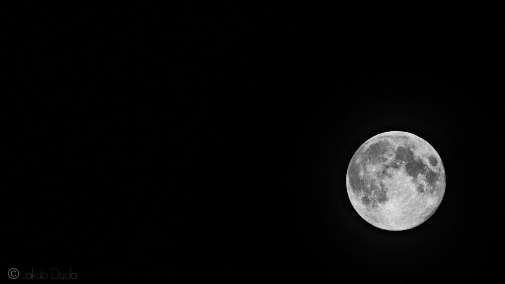 Обои на рабочий стол Луна