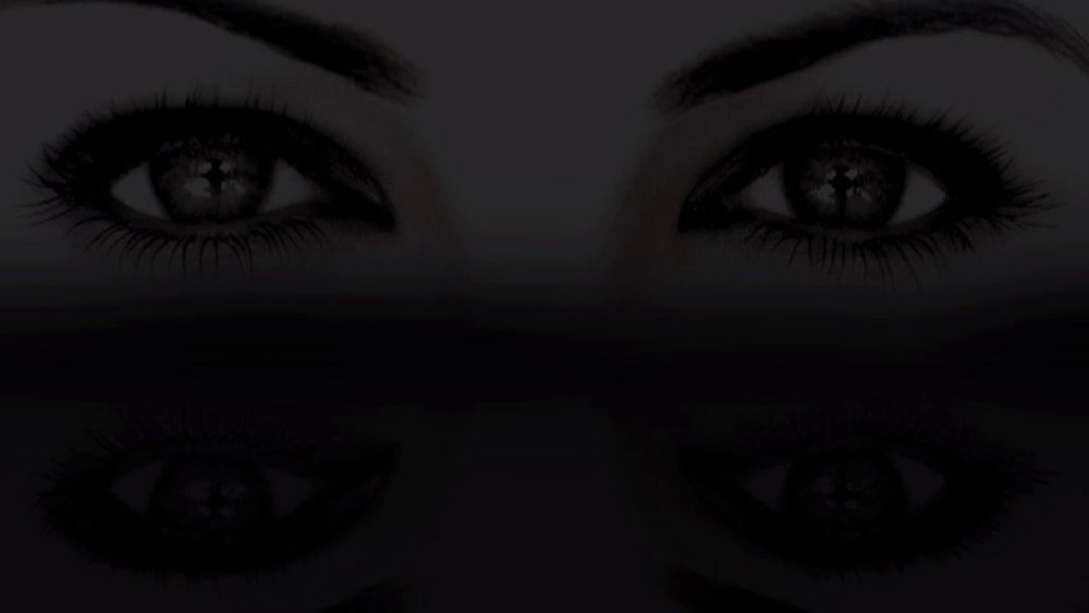 Картина глаза на черном фоне