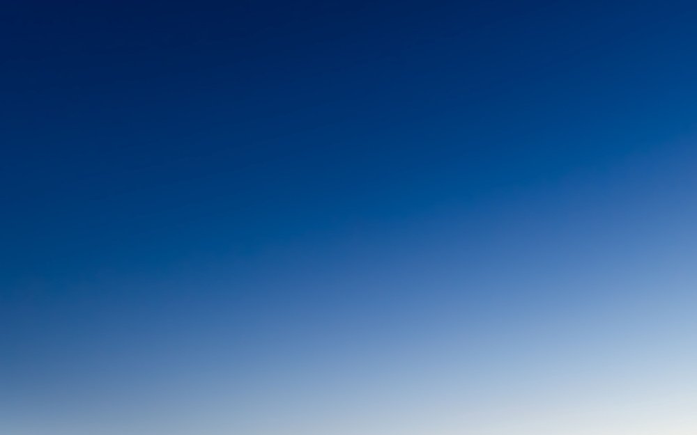 Голубое небо без облаков