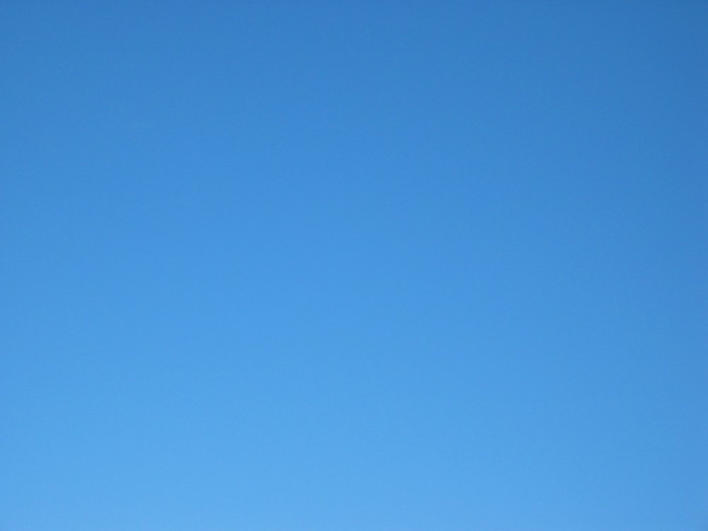 Голубое небо без облаков
