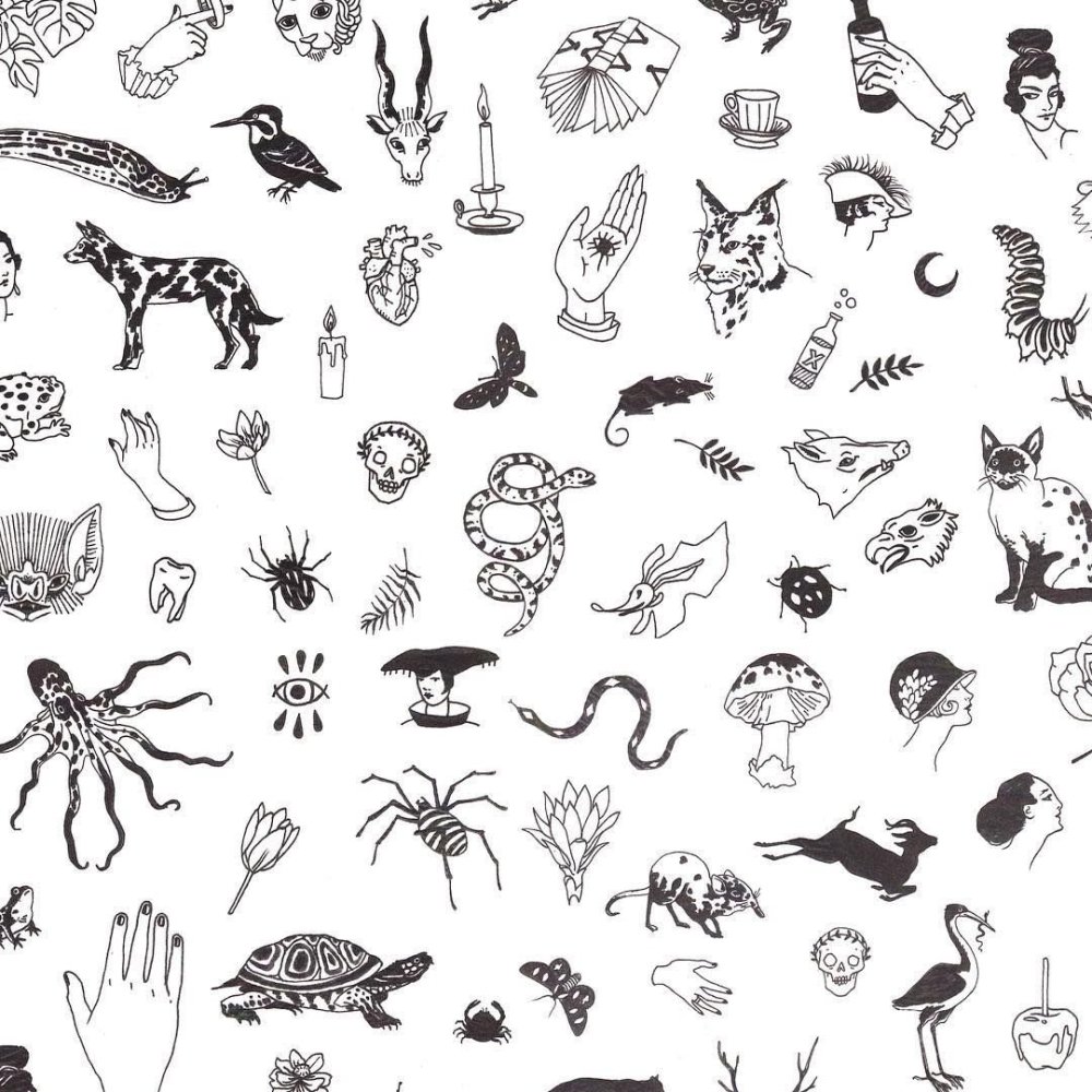 Много маленьких татуировок