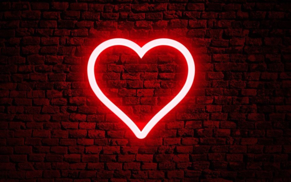 Сердце на черном фоне