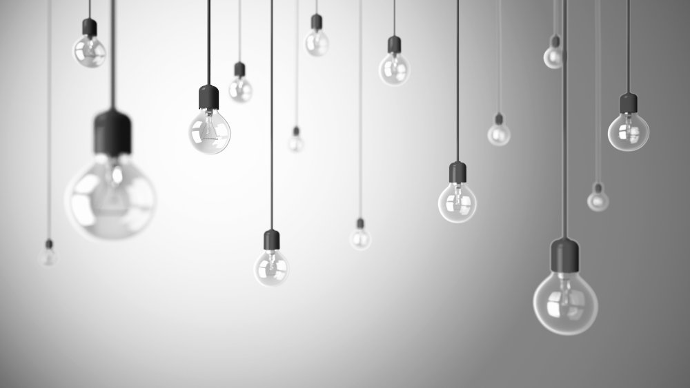 Лампа на сером фоне