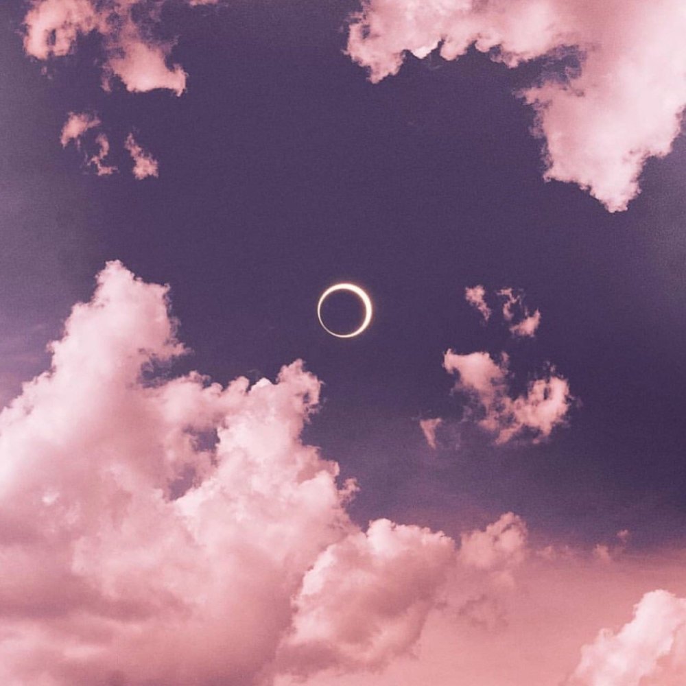 Фиолетовая Луна