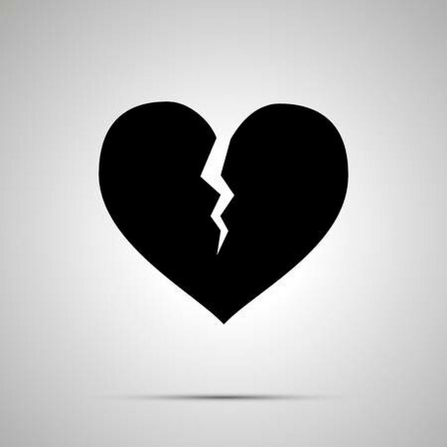 Разбитое сердце на черном фоне