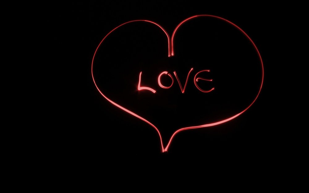 Сердечко на черном фоне