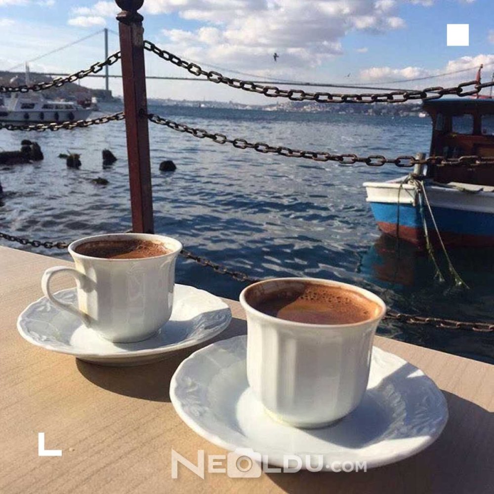 Чашка кофе с видом на море