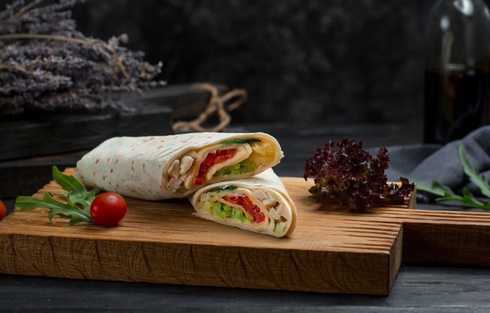 Шаурма на черном фоне