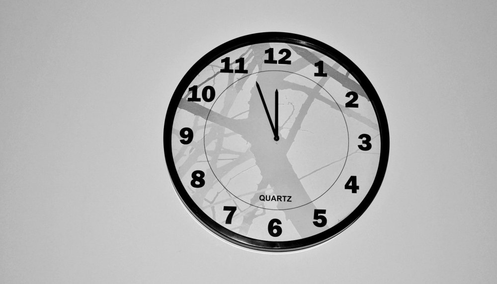 Обои с часами