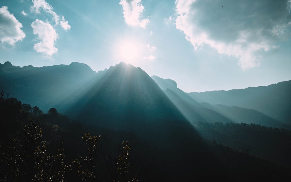 Горы туман рассвет