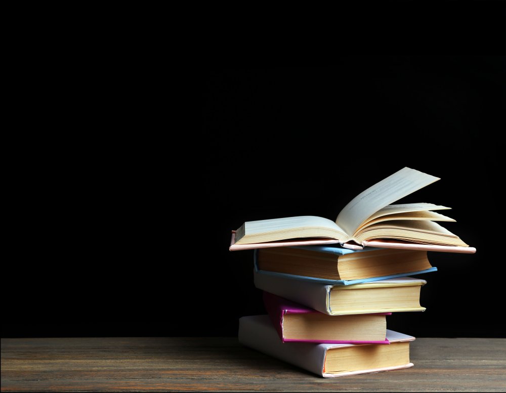 Бизнес книга черный фон