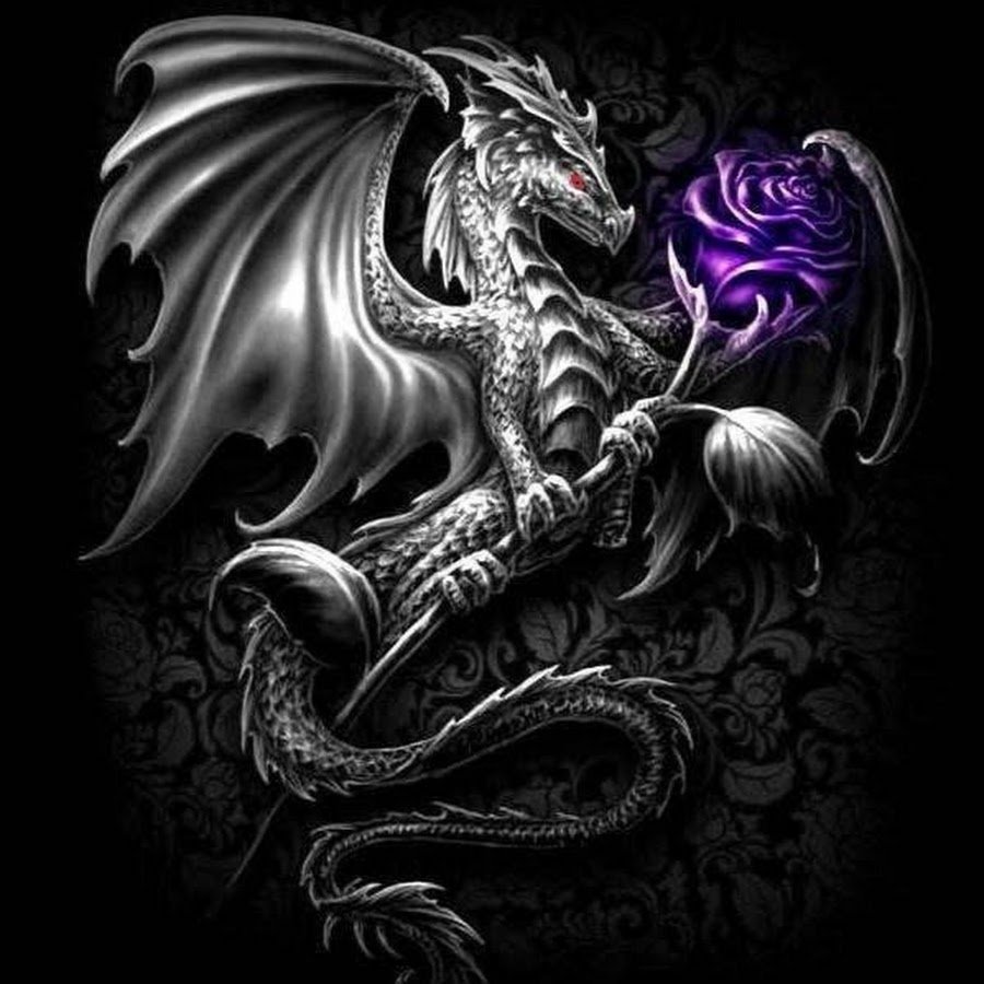 Дракон на золотом фоне