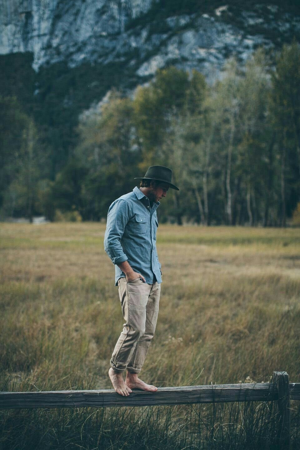 Мужская фотосессия на природе