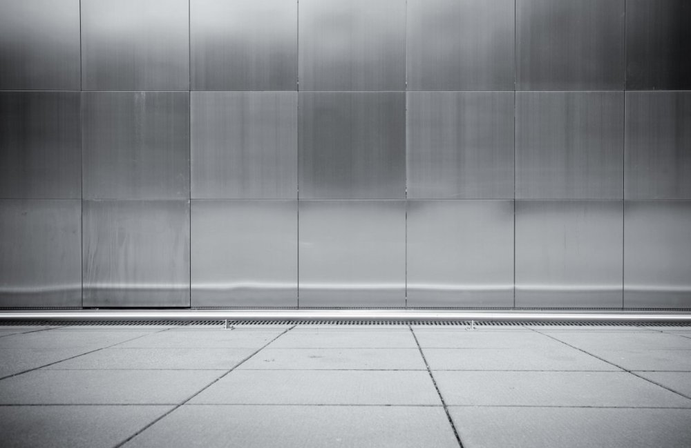 Металлическая комната пустая