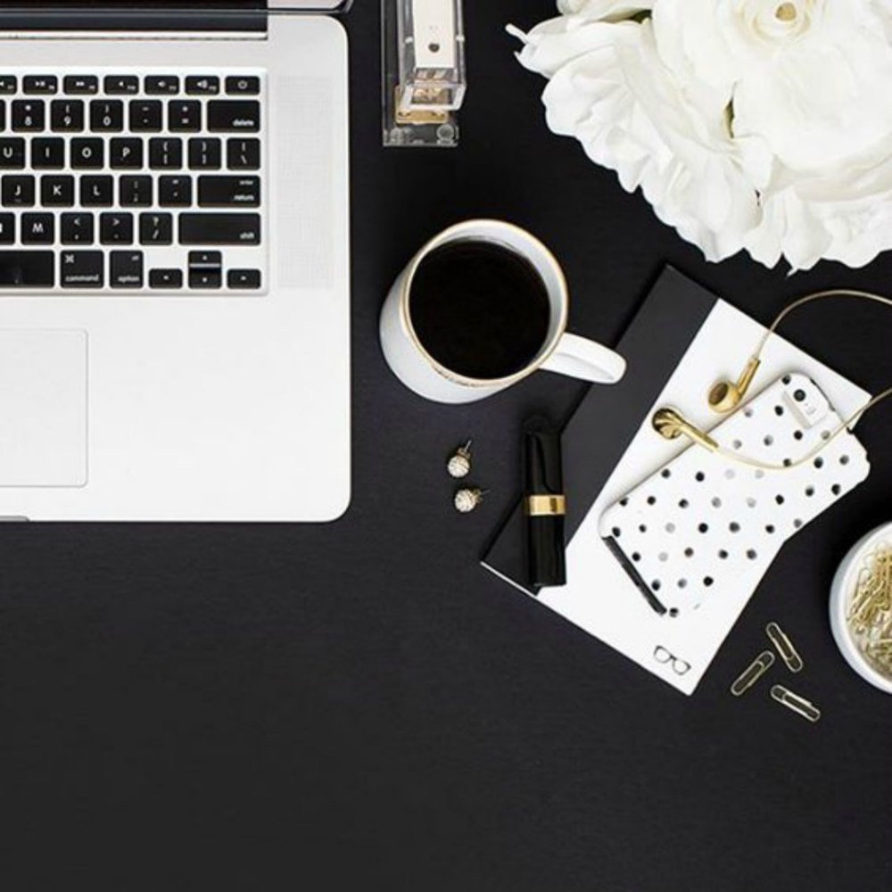 Стол дизайнера вид сверху