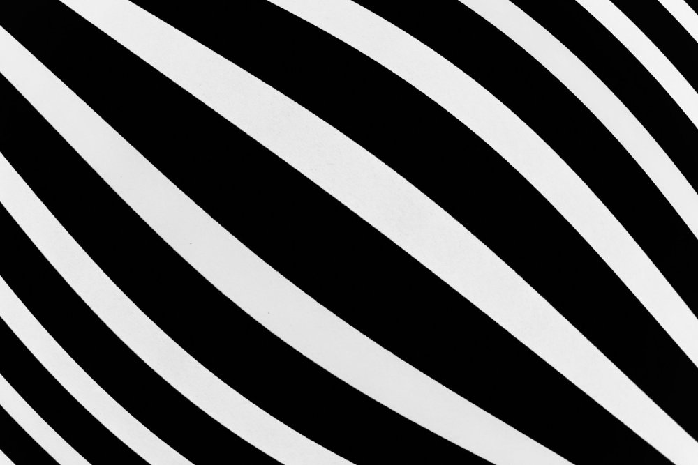 Черно белые полоски фон