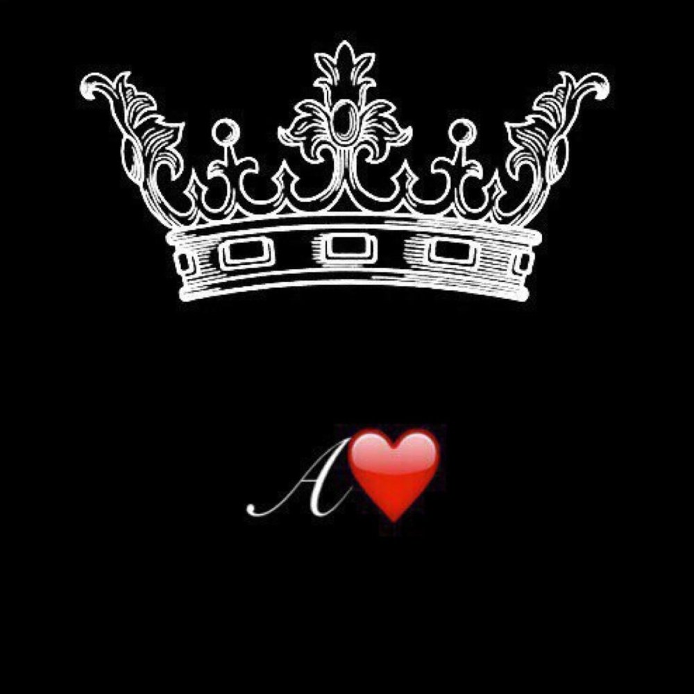 Маленькая корона на черном фоне