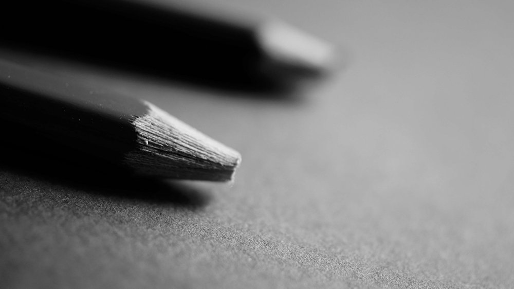 Карандаш черно белый