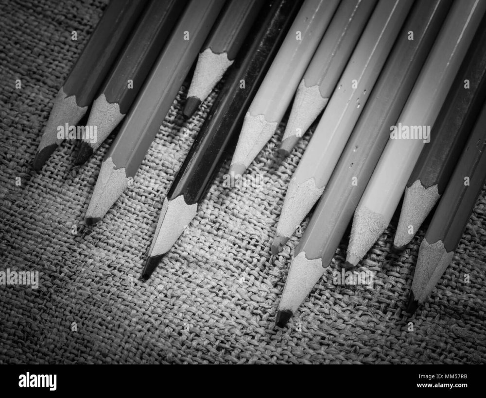 Карандаш черно белый