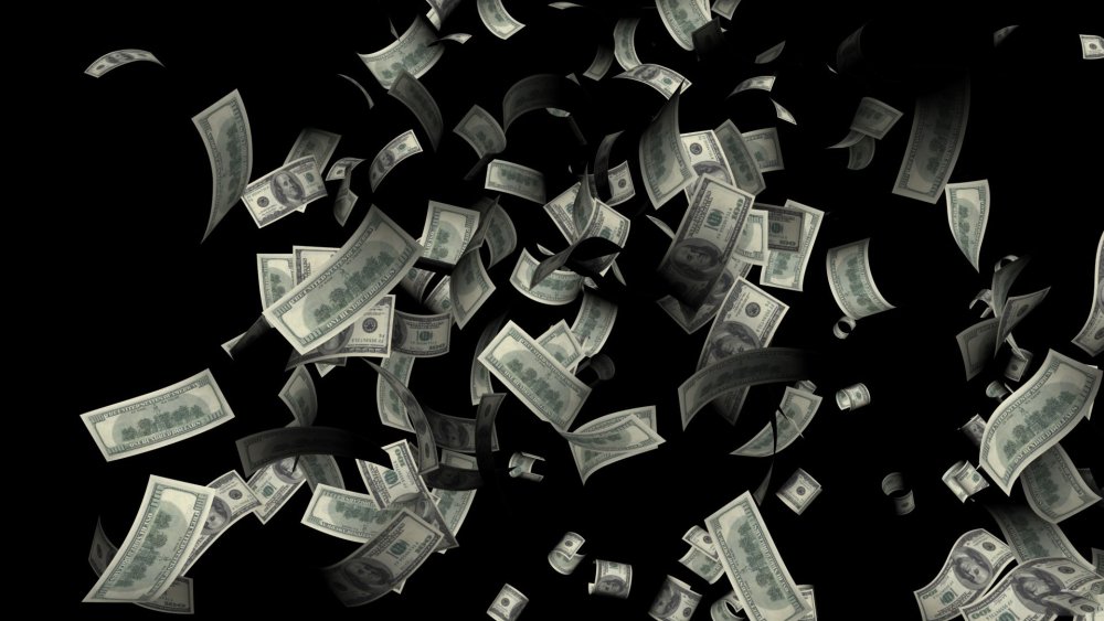 Деньги на черном фоне