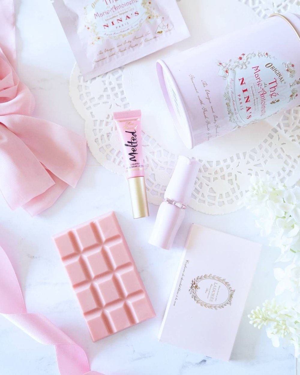 Косметика в розовых тонах