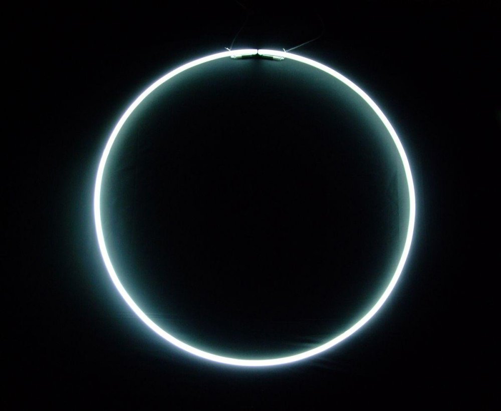 Круг на черном фоне