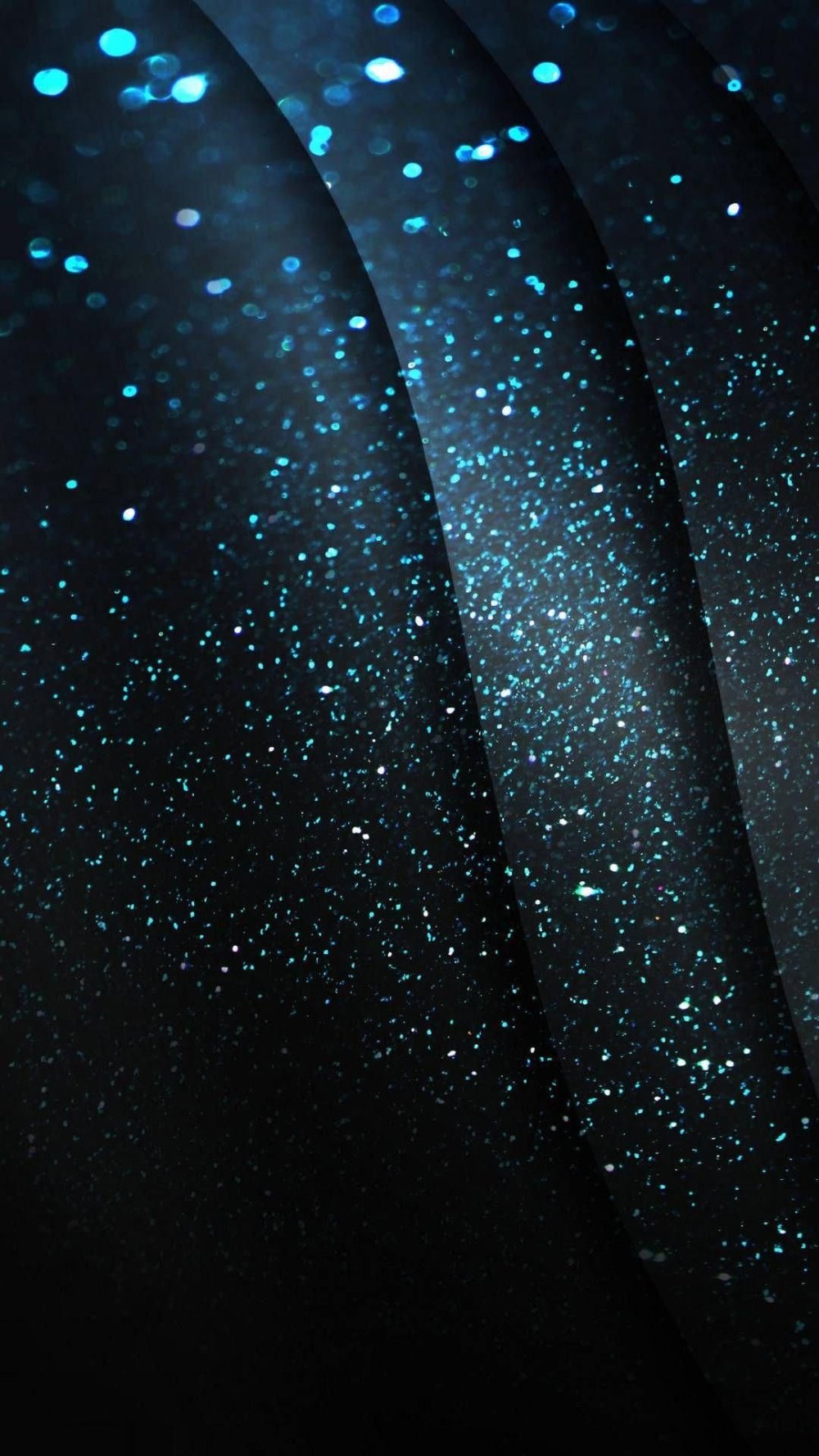 Голубые блики на черном фоне