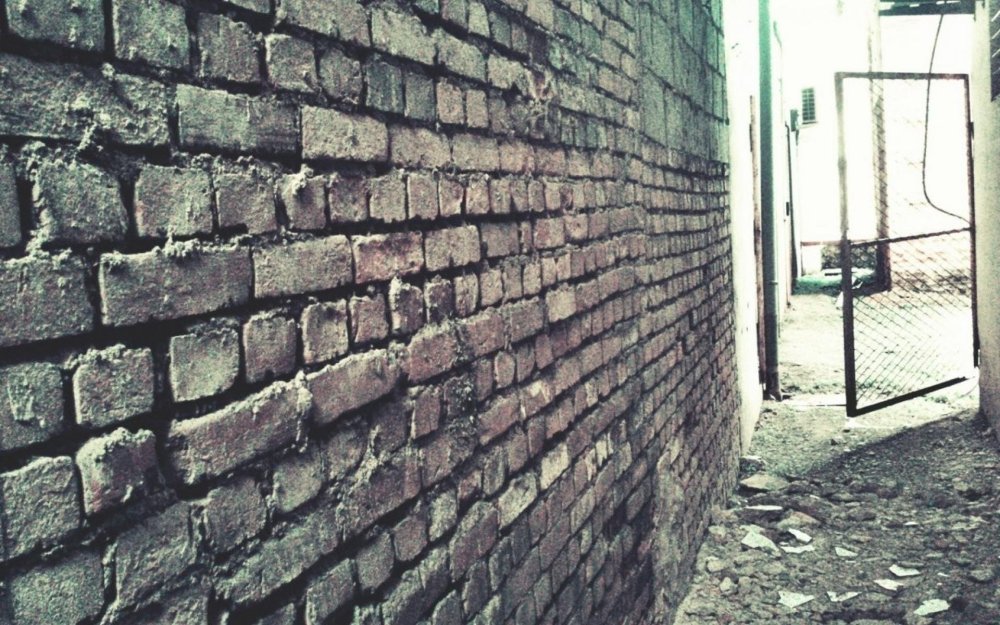 Стена под наклоном