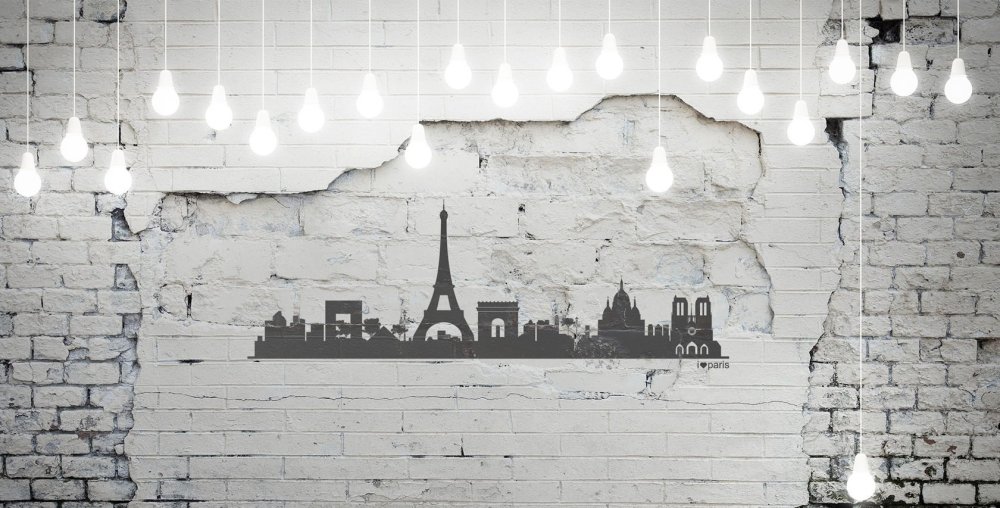 Картина на фоне кирпичной стены