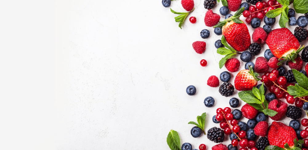 Ягода на белом фоне сверху