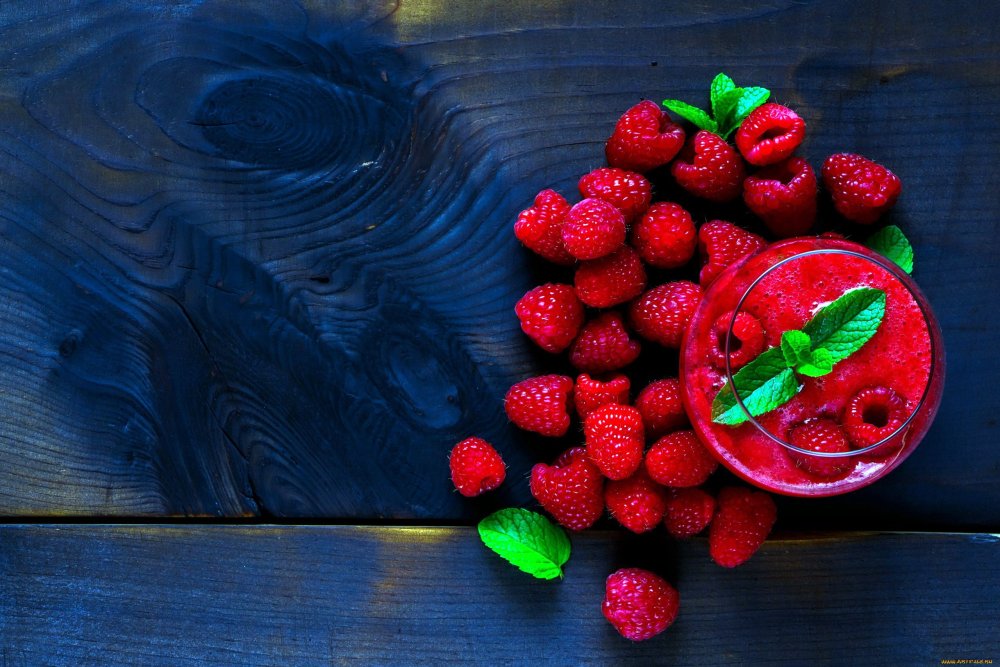 Ягоды на столе