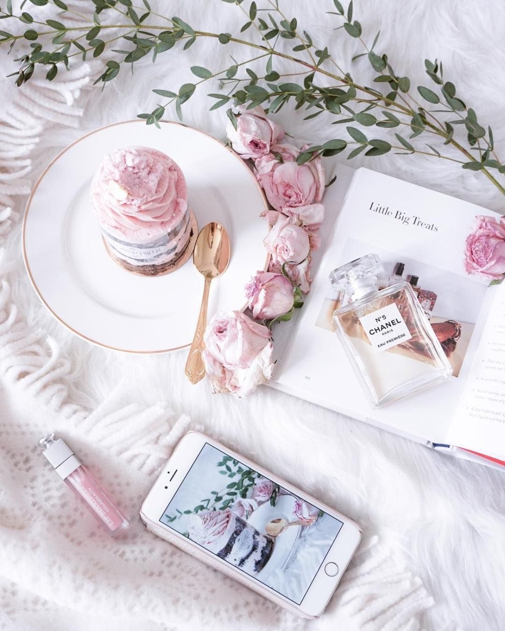 Розовые перья