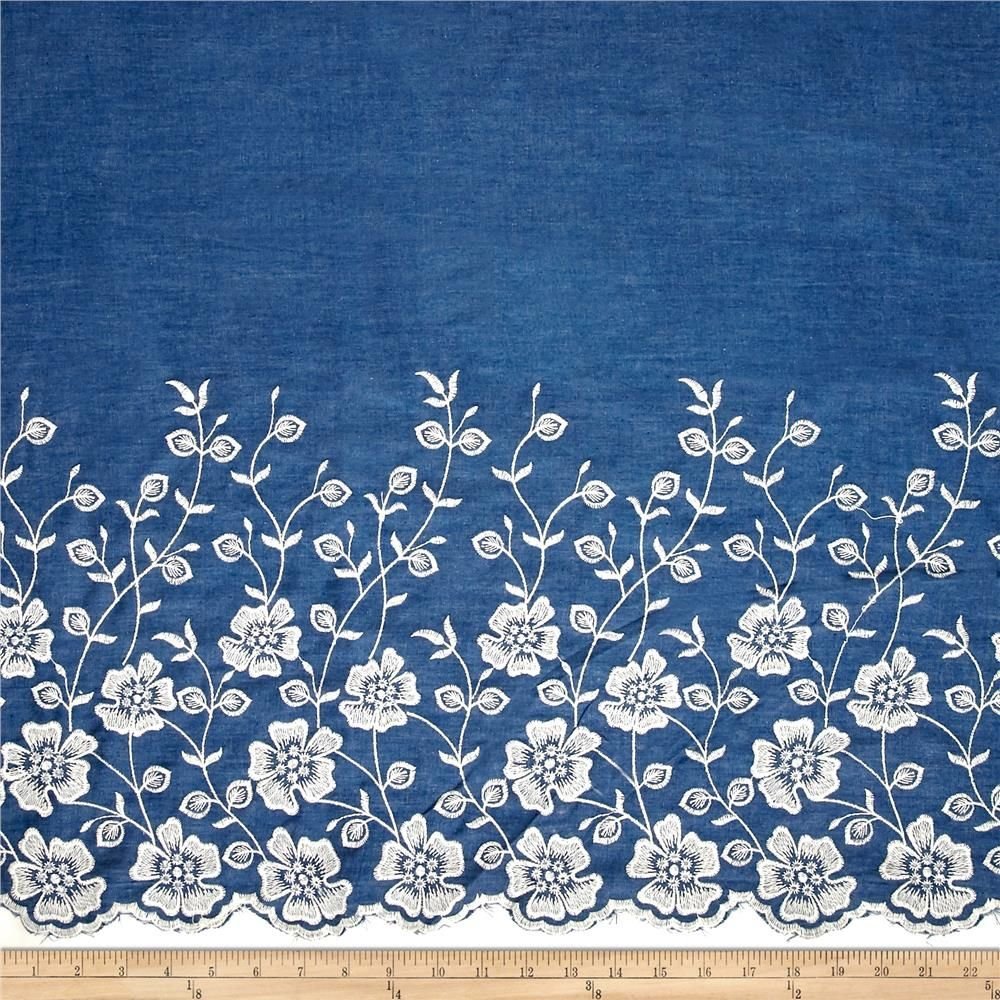 Вышитые узоры на ткани