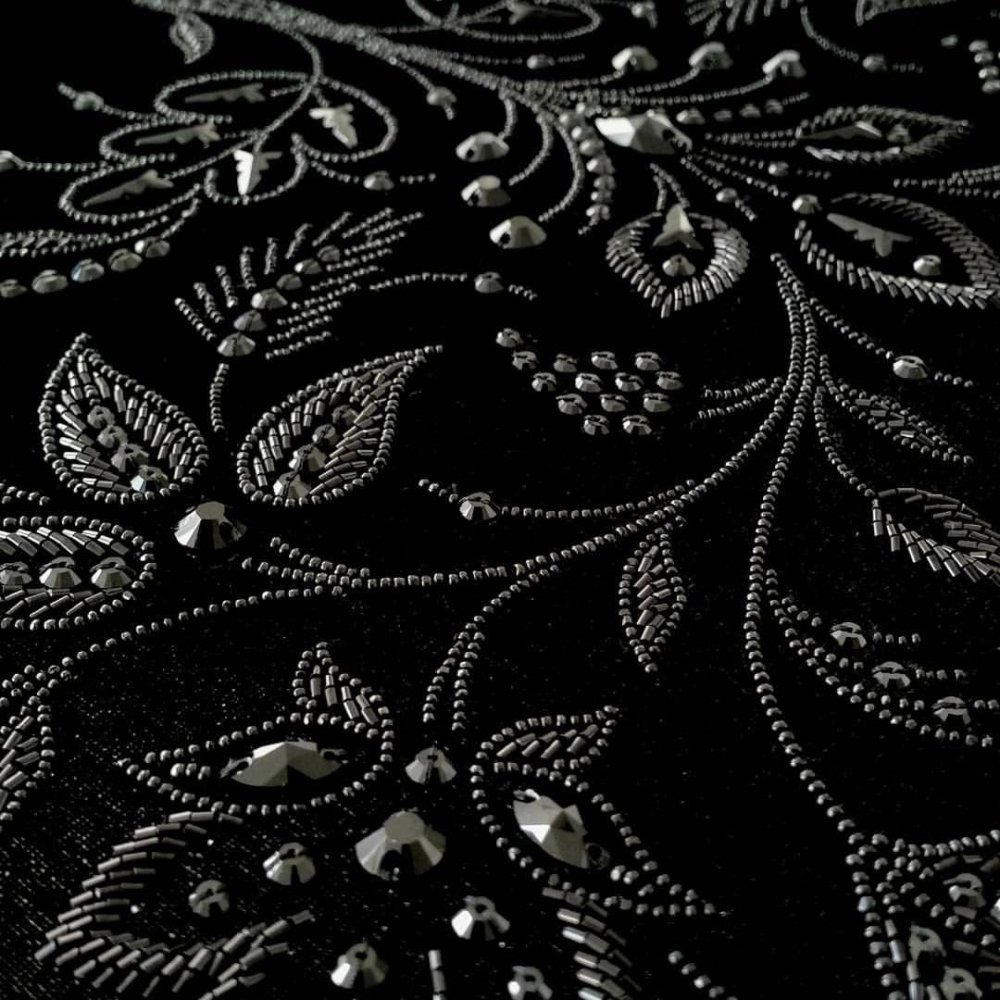 Вышивка чёрным стеклярусом