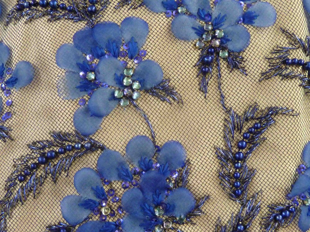 Объемная вышивка тканью