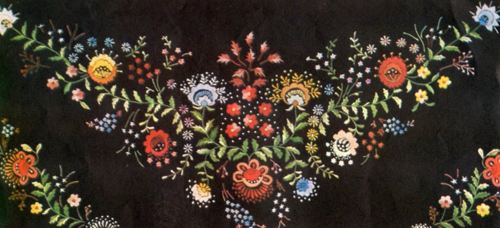 Вышивка гладью на черном фоне